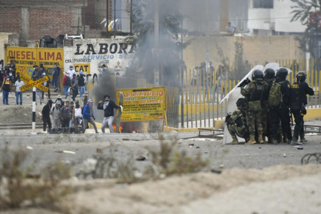 Muertes y elecciones: no cede la furia popular en Perú