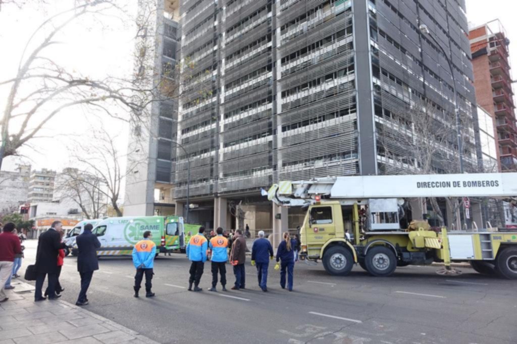 Un incendio sacó a la luz un audaz golpe en la Torre I