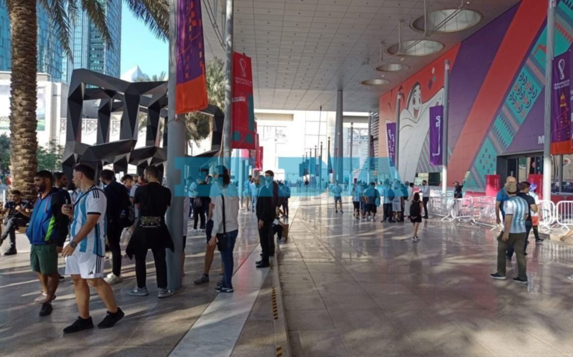 EL DIA en Qatar.- A horas del partido, se vende más barata la reventa y los argentinos lo saben 