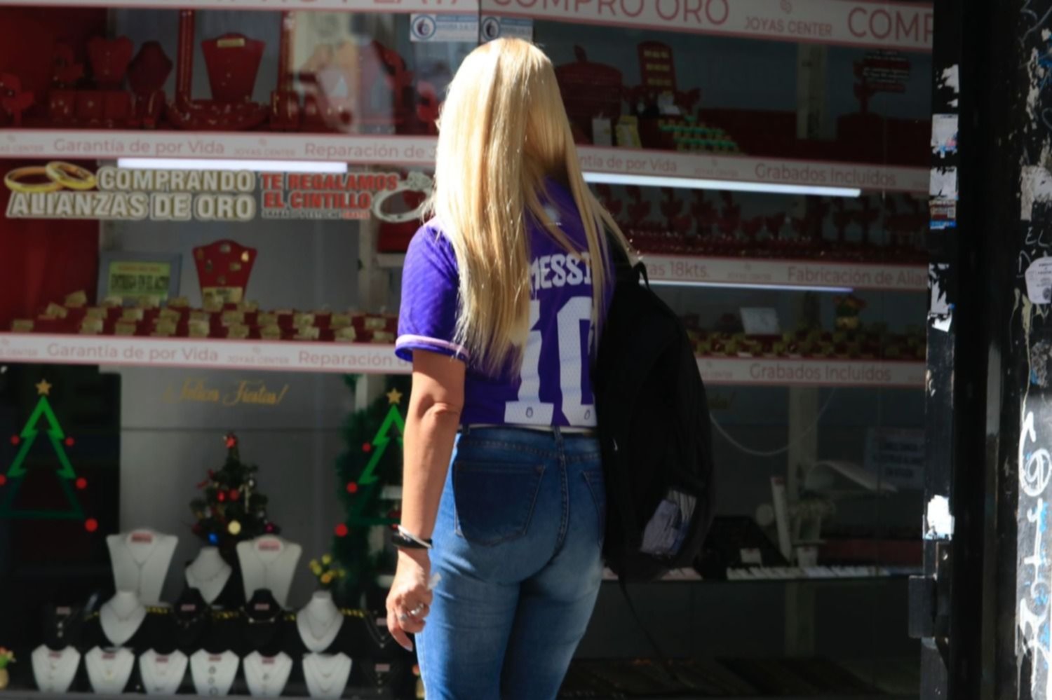 En La Plata se respira aroma a semi mundialista: más tránsito, menos estacionamiento y camisetas por todos lados