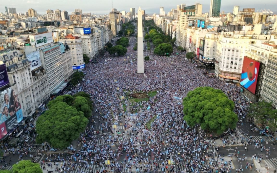 El Obelisco y las principales ciudades de Argentina se cubrieron de celeste y blanco