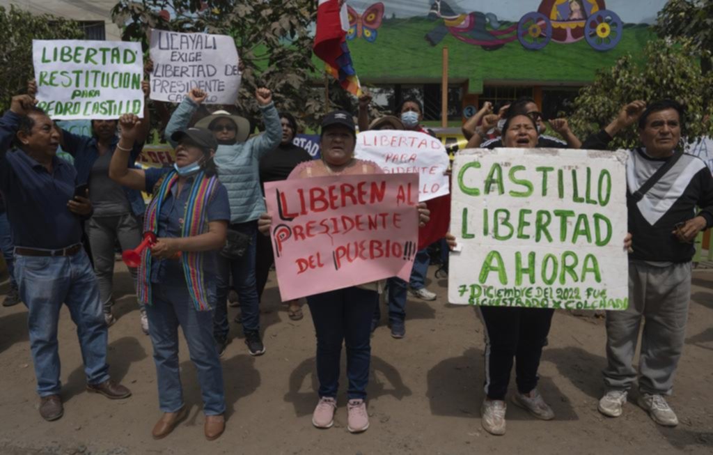 Castillo resiste en Perú: nuevas protestas y más represión