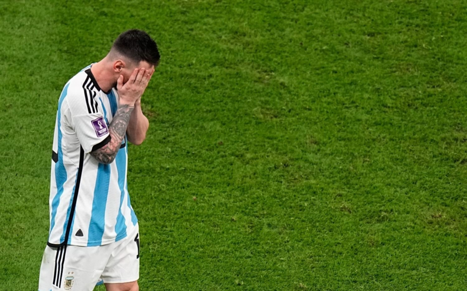 Se supo: el Kun Agüero reveló qué molestia tuvo Messi en la semifinal de Qatar con Croacia