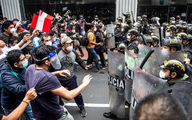 Perú extiende a todo el país el estado de emergencia y sacan el Ejército a las calles