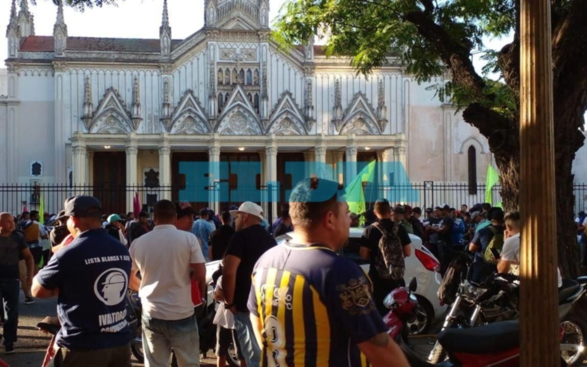 Un sector de la Uocra se moviliza por el centro platense