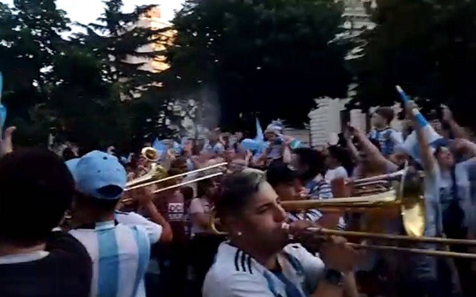 Con bombo y trompeta por la Selección: convocan a sumarse con instrumentos en el centro platense