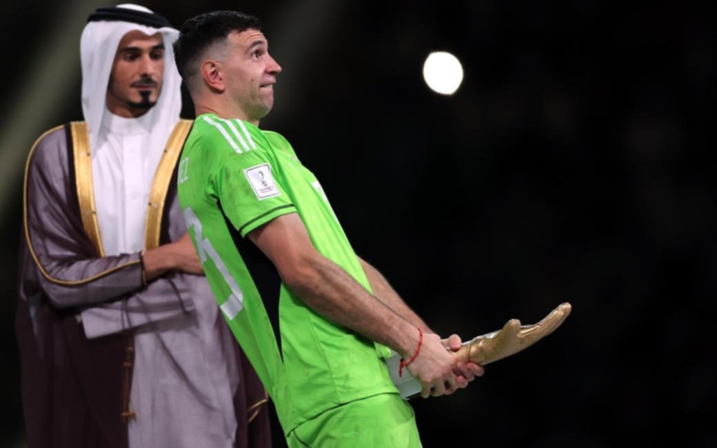 La imagen del Dibu que recorre el mundo: el arquero del torneo