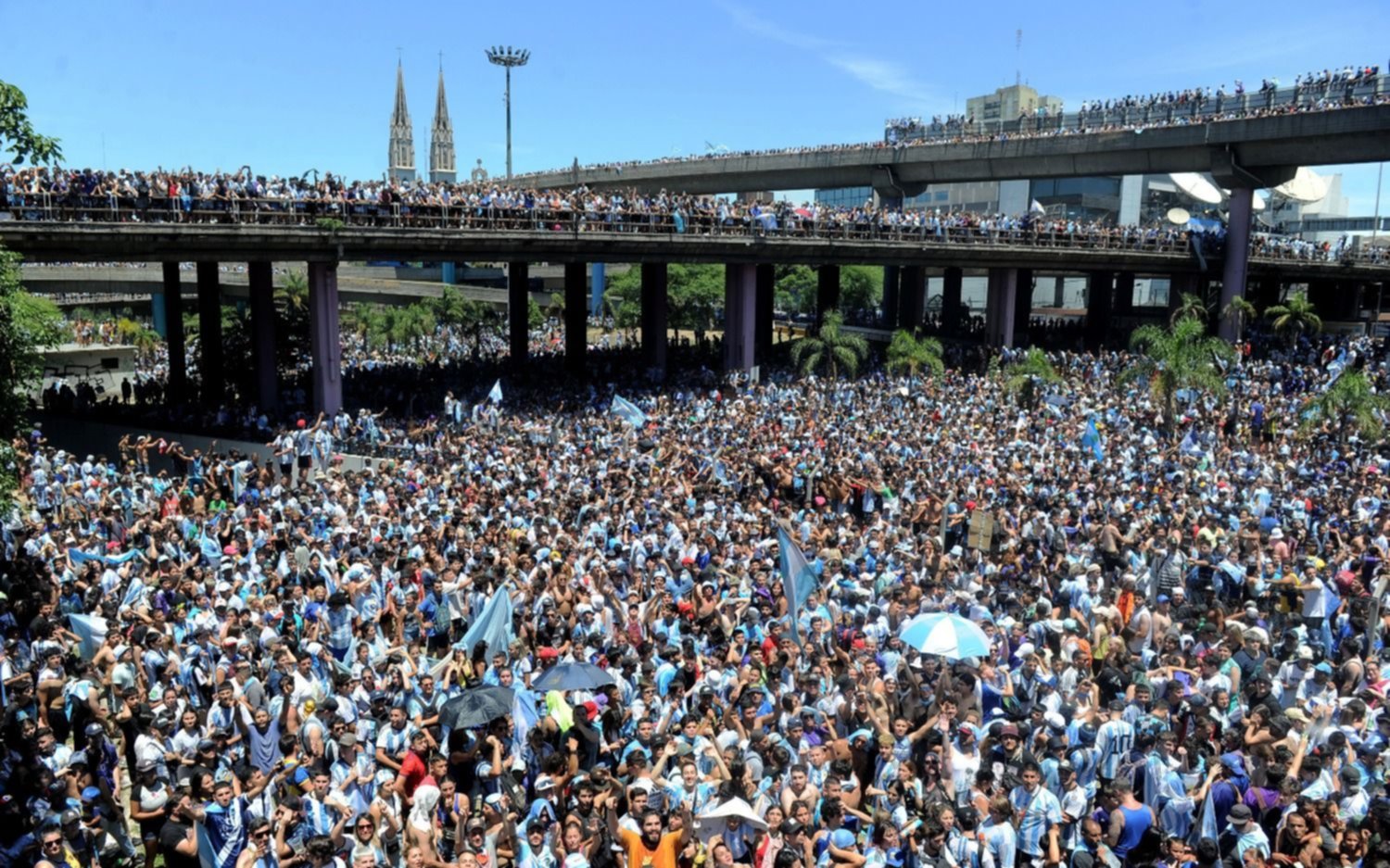 Autopista La Plata: cómo está el tránsito hasta Capital Federal tras la caravana de los campeones