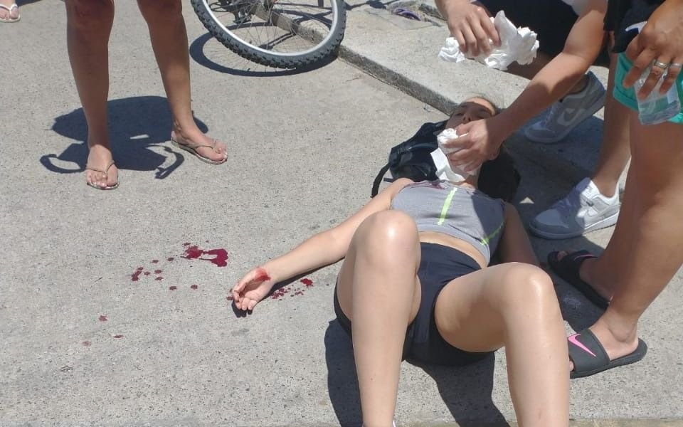 El drama de una platense que se accidentó en bici y sufrió una grave lesión