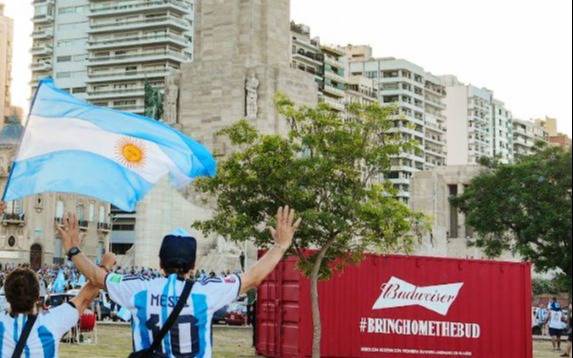 Budweiser cumple su promesa: dónde y cómo será la entrega de cerveza gratis