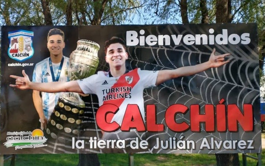 Más bienvenido que nunca: así recibieron a Julián Álvarez en Calchín