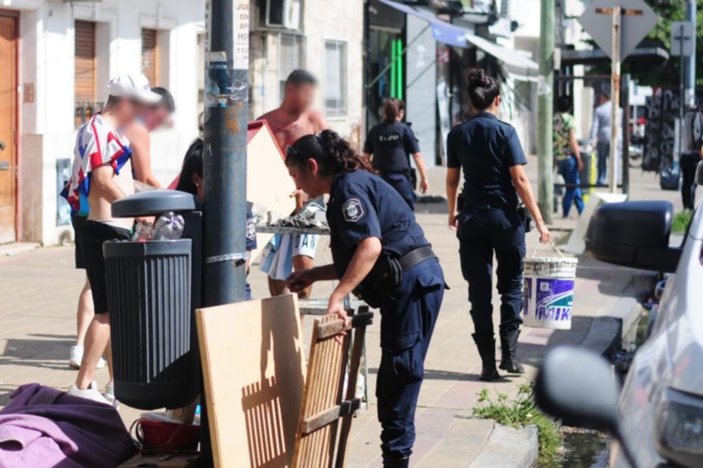 Tensión por un procedimiento policial en un local de barrio Hipódromo: ¿qué pasó?
