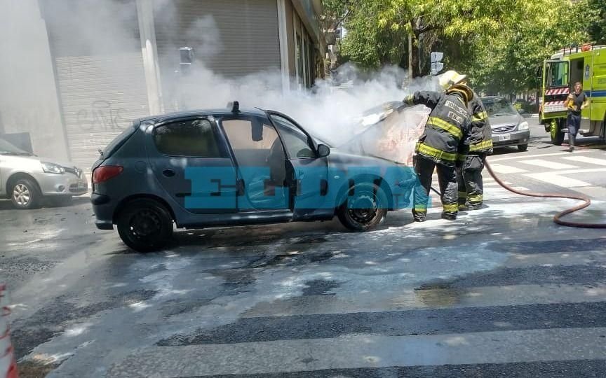 Fuego y susto en pleno centro platense 
