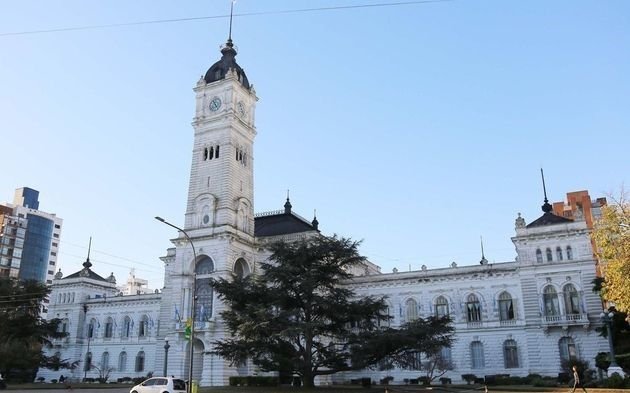 En La Plata, el asueto del 23 para los empleados municipales será a partir del mediodía