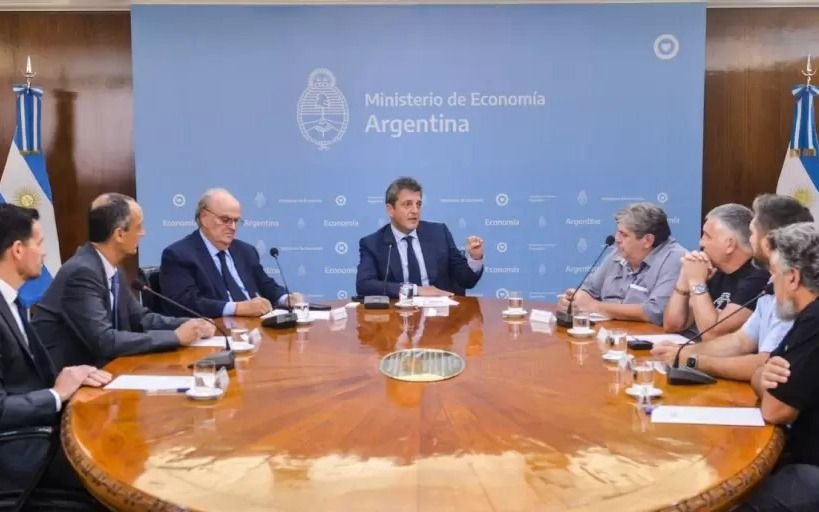 Mercedes Benz anunció que construirá un centro logístico de autopartes en Zárate