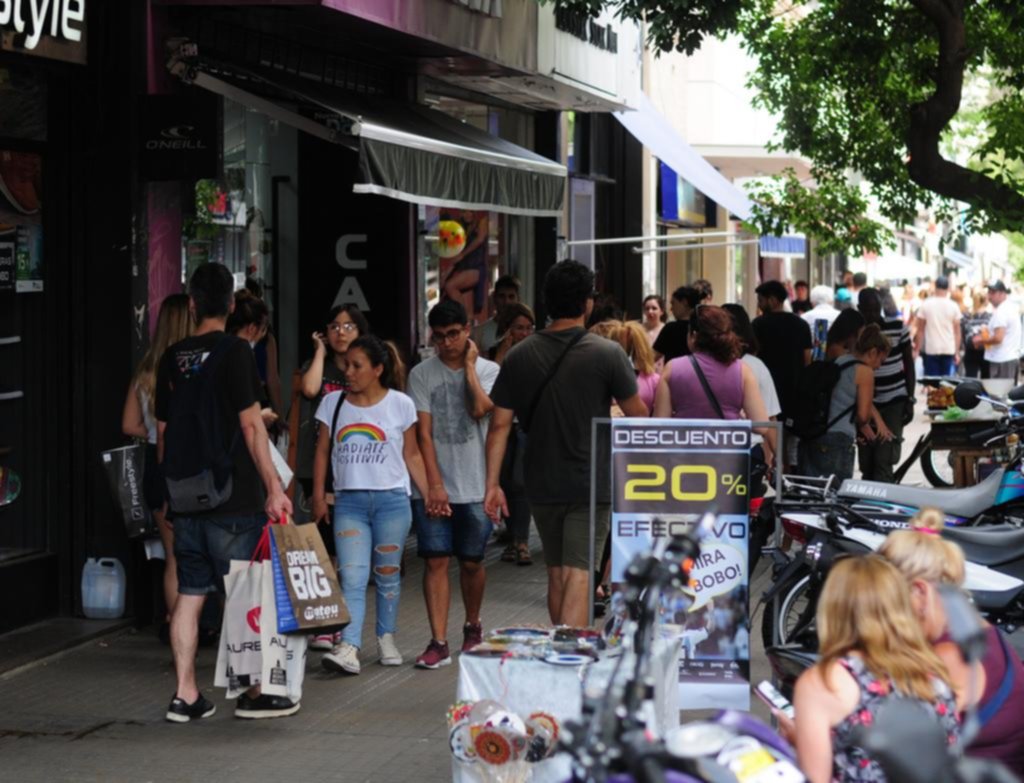 Arbolito de Navidad: el comercio apuesta a las compras de última hora