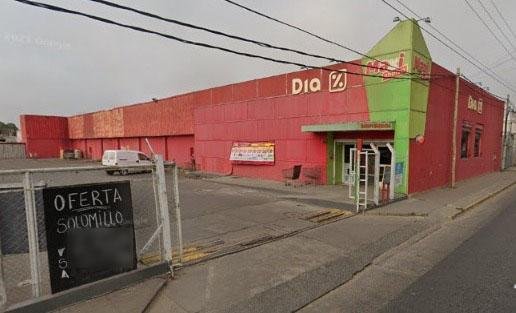Con armas y amenazas, asaltan un supermercado