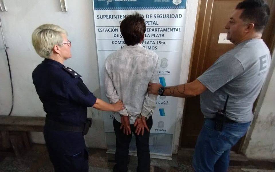 La Plata: lo "descubrió" a escondidas con su sobrina, le disparó con una escopeta y falleció