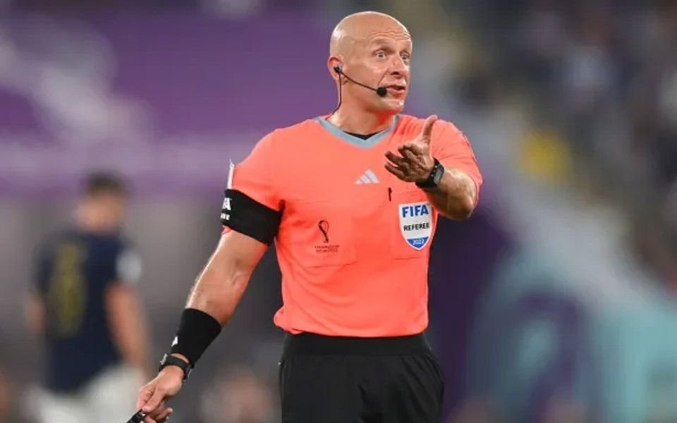 El árbitro de Argentina-Francia reveló que el VAR le marcó un penal sobre la hora y no lo cobró