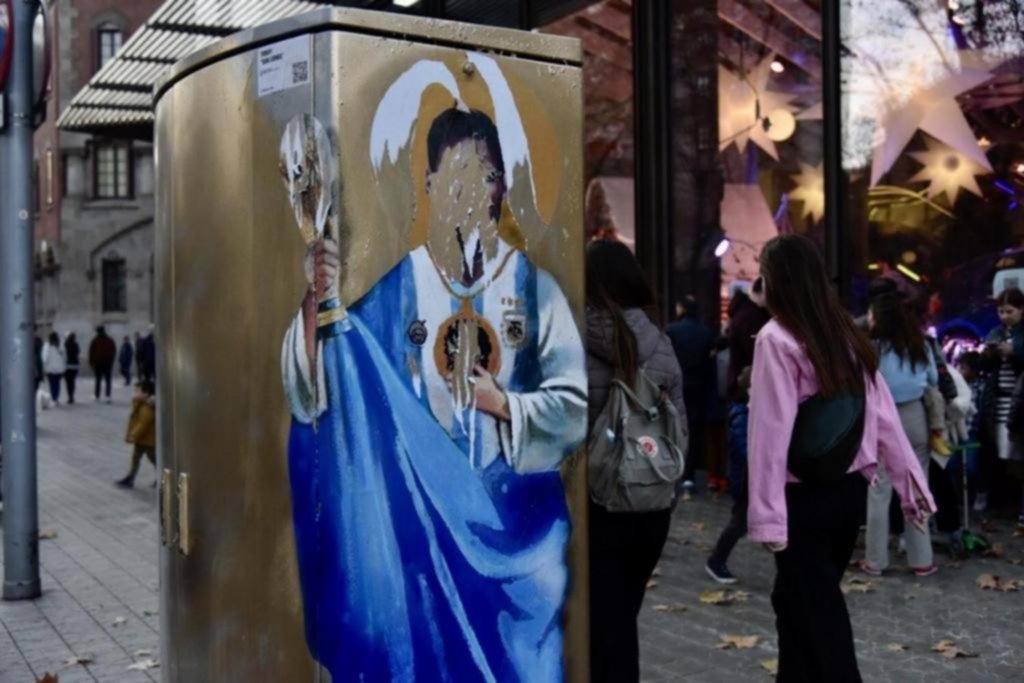 Destrozan un mural de la Pulga rosarina en el centro de Barcelona
