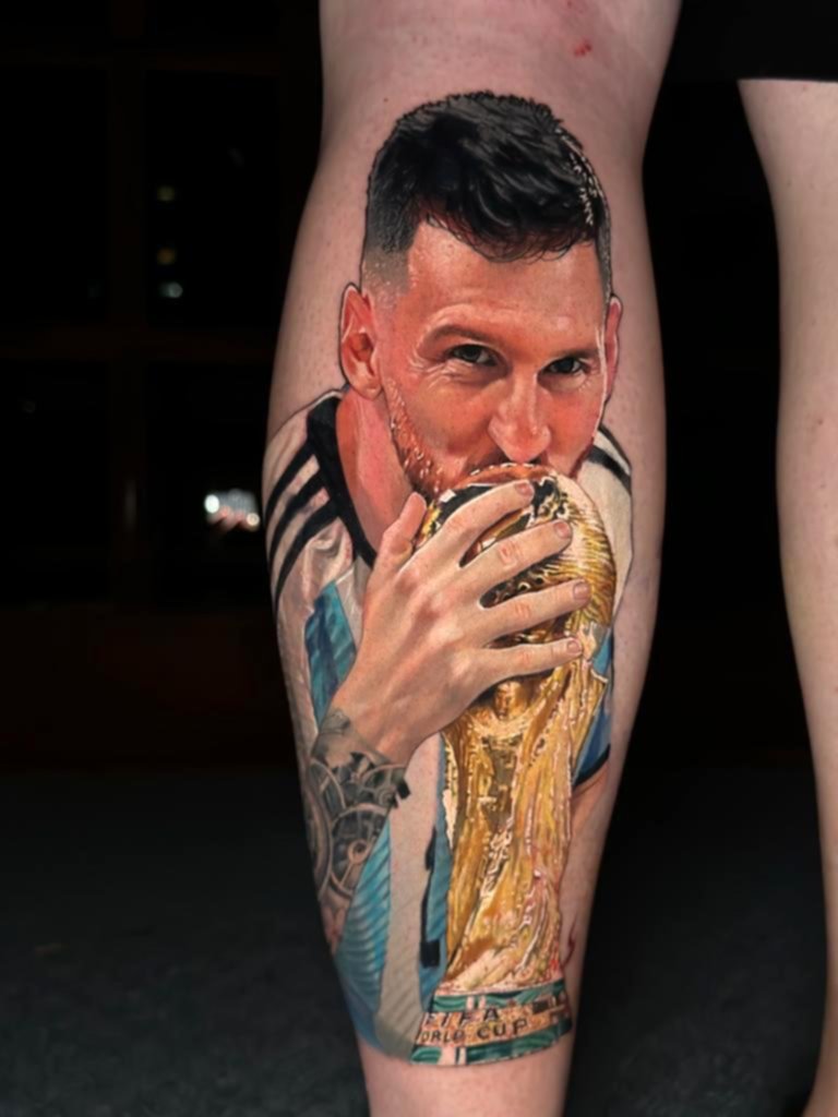 La pasión a flor de piel: furor por la Scaloneta y tatuadores platenses con agenda llena