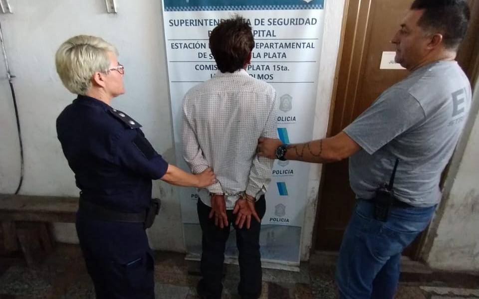 Crimen en Abasto: lo descubrió con su sobrina y lo mató a escopetazos