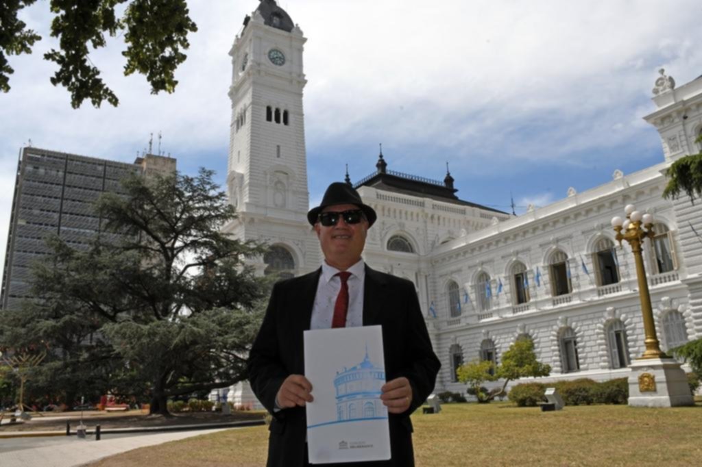 Reconocieron como Vecino destacado al cantautor platense Gustavo Giordano