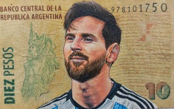 VIDEO. ¡Qué jugador! Hizo un retrato de Messi en un billete de 10 pesos y su diseño causó furor