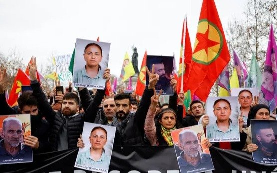 Enfretamientos y 11 detenidos en París durante la marcha por el ataque "racista" al centro kurdo