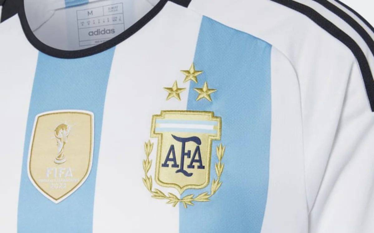 Con sus tres estrellas bordadas, sale a la venta la nueva camiseta de la Selección: cuánto costará