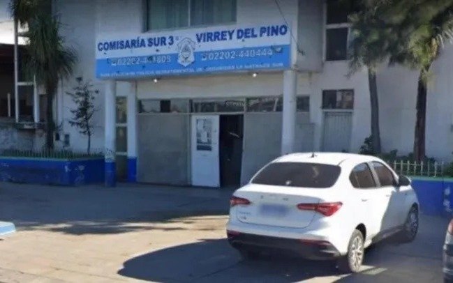 Hallan degollado en la vía pública a un hombre de 35 años en Virrey del Pino