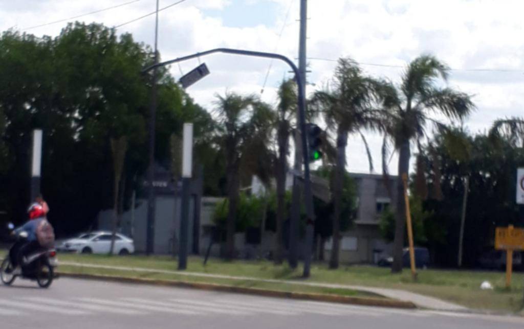 Peligro vial en la esquina de 44 y 31