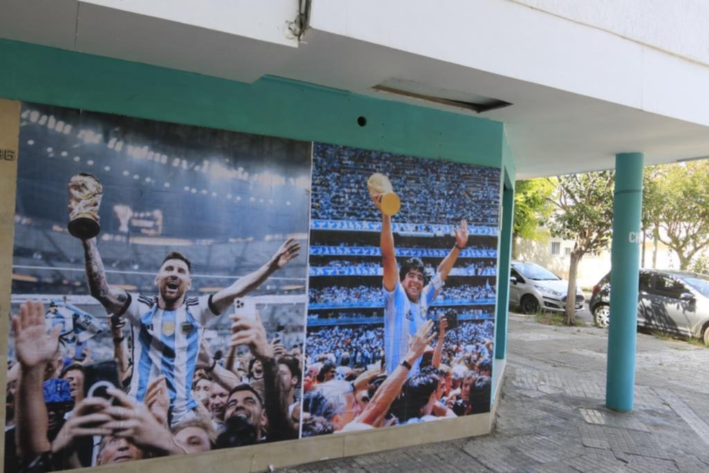 El homenaje a los “10” campeones del mundo en una esquina de la Ciudad