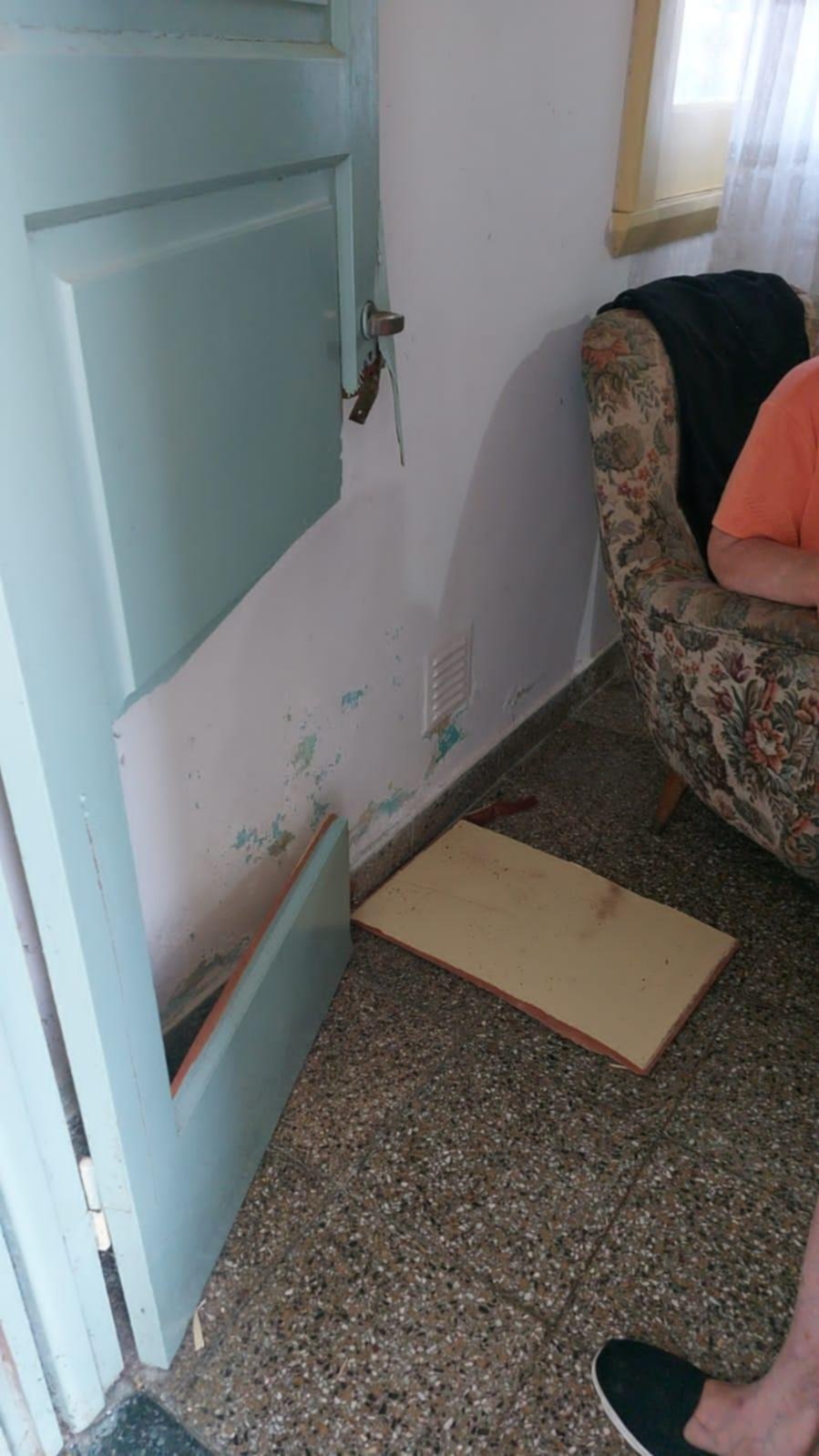 Despertaron a una abuela a trompadas para asaltarla