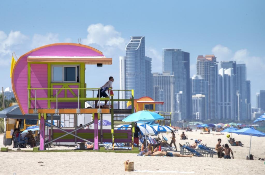 Miami le dice chau al pucho en la playa, pero hace una excepción