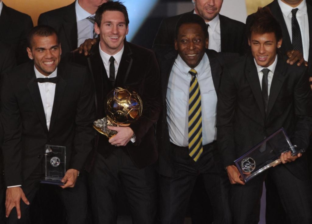 Empezando por Messi, todo el mundo del fútbol despidió a Pelé