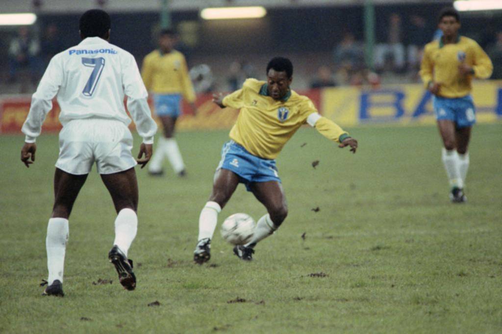 “Pelé era como Maradona, porque siempre iba al frente”