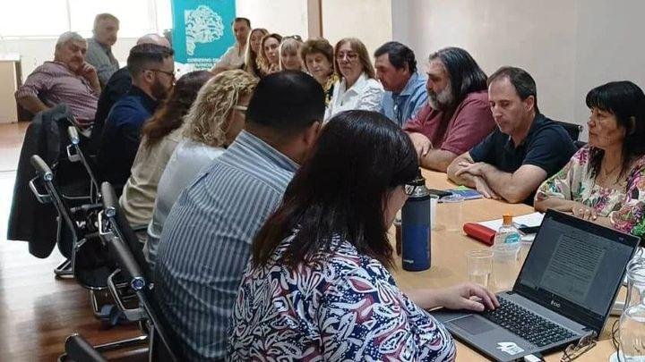 Aumento a estatales: los administrativos llegan al 97% anual y los docentes, al 103%