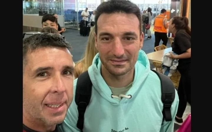 Scaloni, fana del automovilismo, sorprendió a un conocido piloto argentino que correrá el Dakar