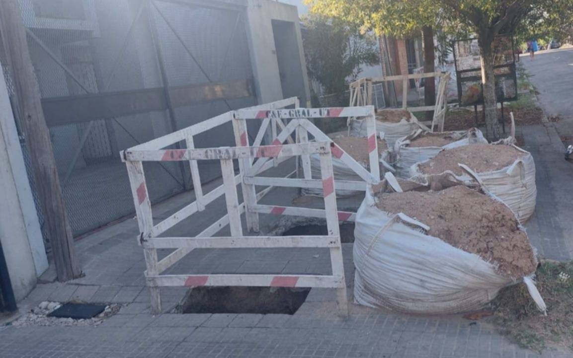 Vecinos de Tolosa reclaman por un trabajo de ABSA sin concluir: "Rompieron todo y no volvieron"
