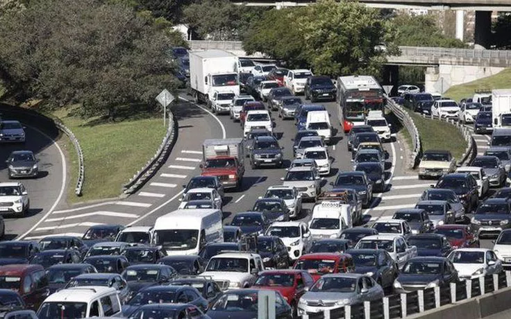 Autopistas colapsadas: el éxodo turístico a la Costa para Año Nuevo