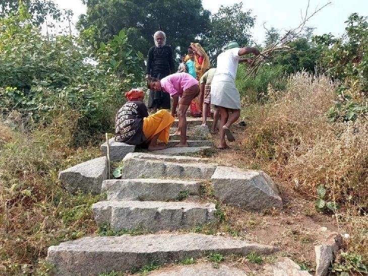 Pasó 8 años tallando 400 escalones de piedra para acceder a un templo