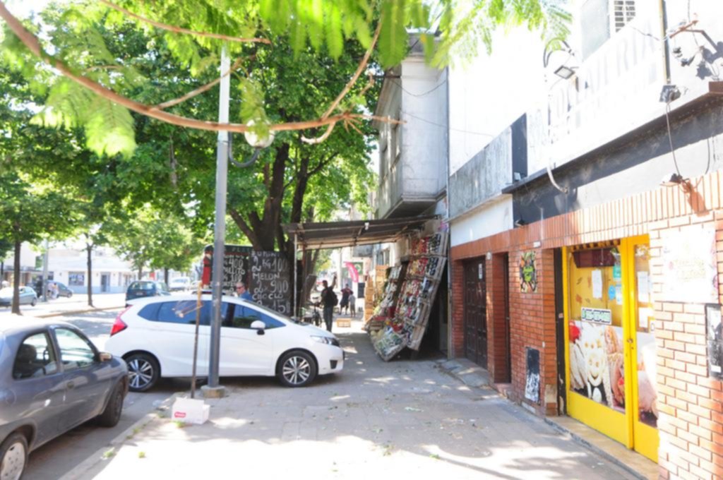 Comerciantes y vecinos, hartos: en Villa Elvira cortarán la calle por los robos