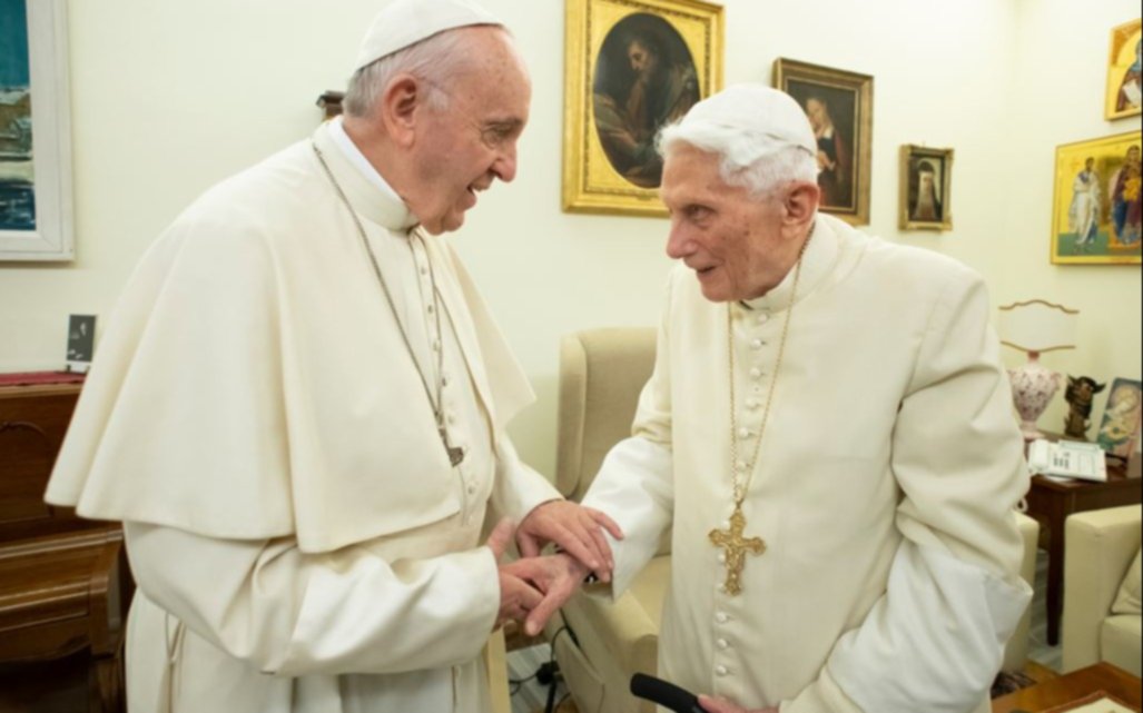 El papa Francisco encabezará el funeral de Benedicto XVI el 5 de enero 
