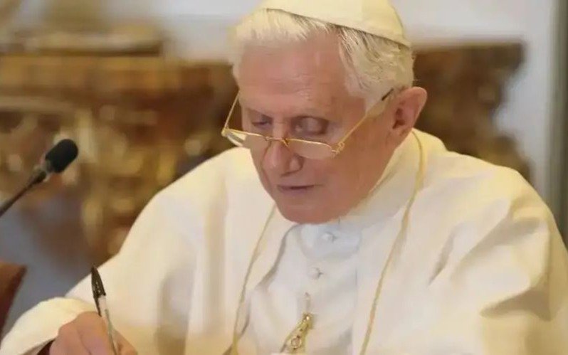 La huella de un papa prolífico en la escritura: su obra literaria