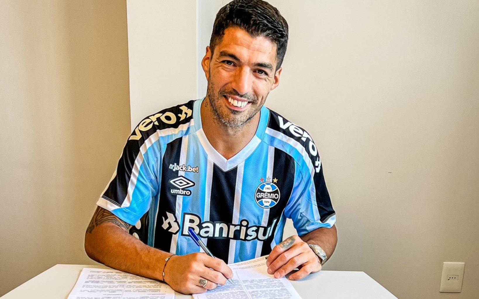 Luis Suárez puso el gancho: ya es oficialmente jugador de Gremio