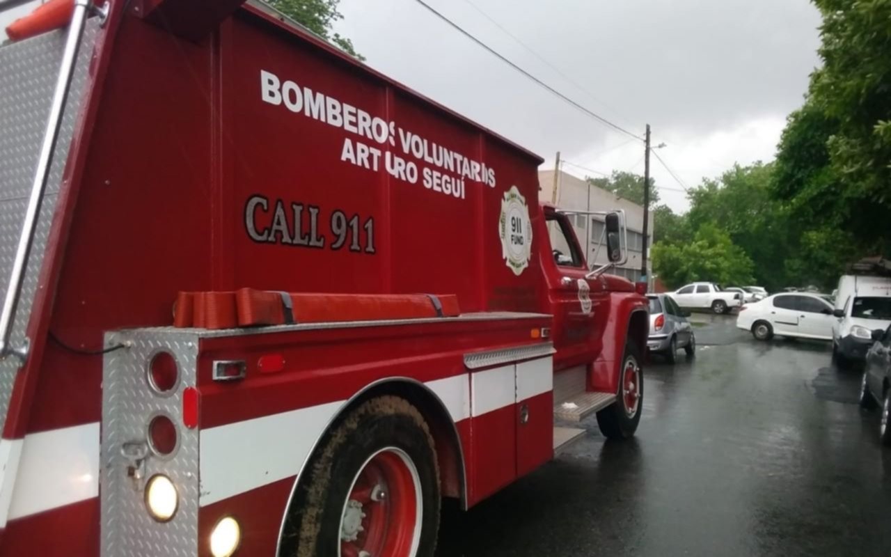 Un operario cayó desde varios metros en un poste en Seguí: lo salvaron los Bomberos