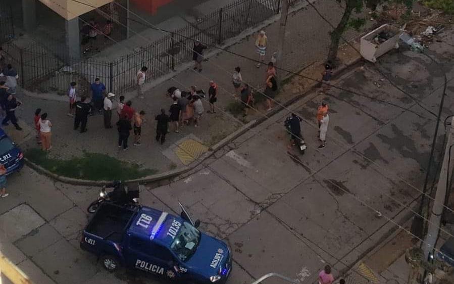 Un hincha de Colón murió al caer de un octavo piso