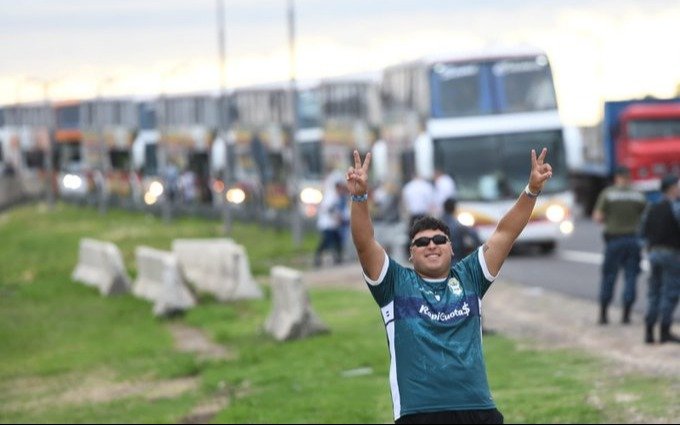 Despidieron del trabajo al hincha de Gimnasia que había faltado para viajar a Rosario