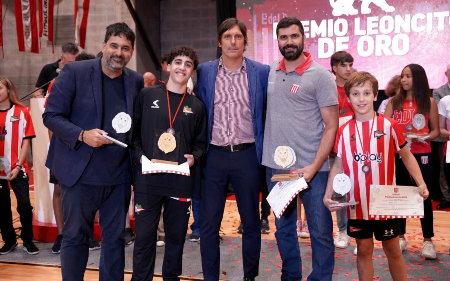 Premios León 2023: Estudiantes galardonó a sus deportistas amateurs 